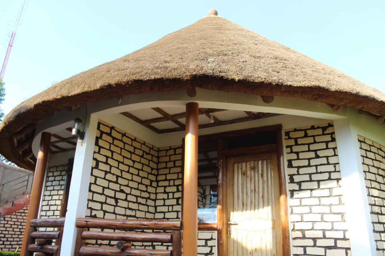 Elite Backpackers Services Masaka Екстериор снимка